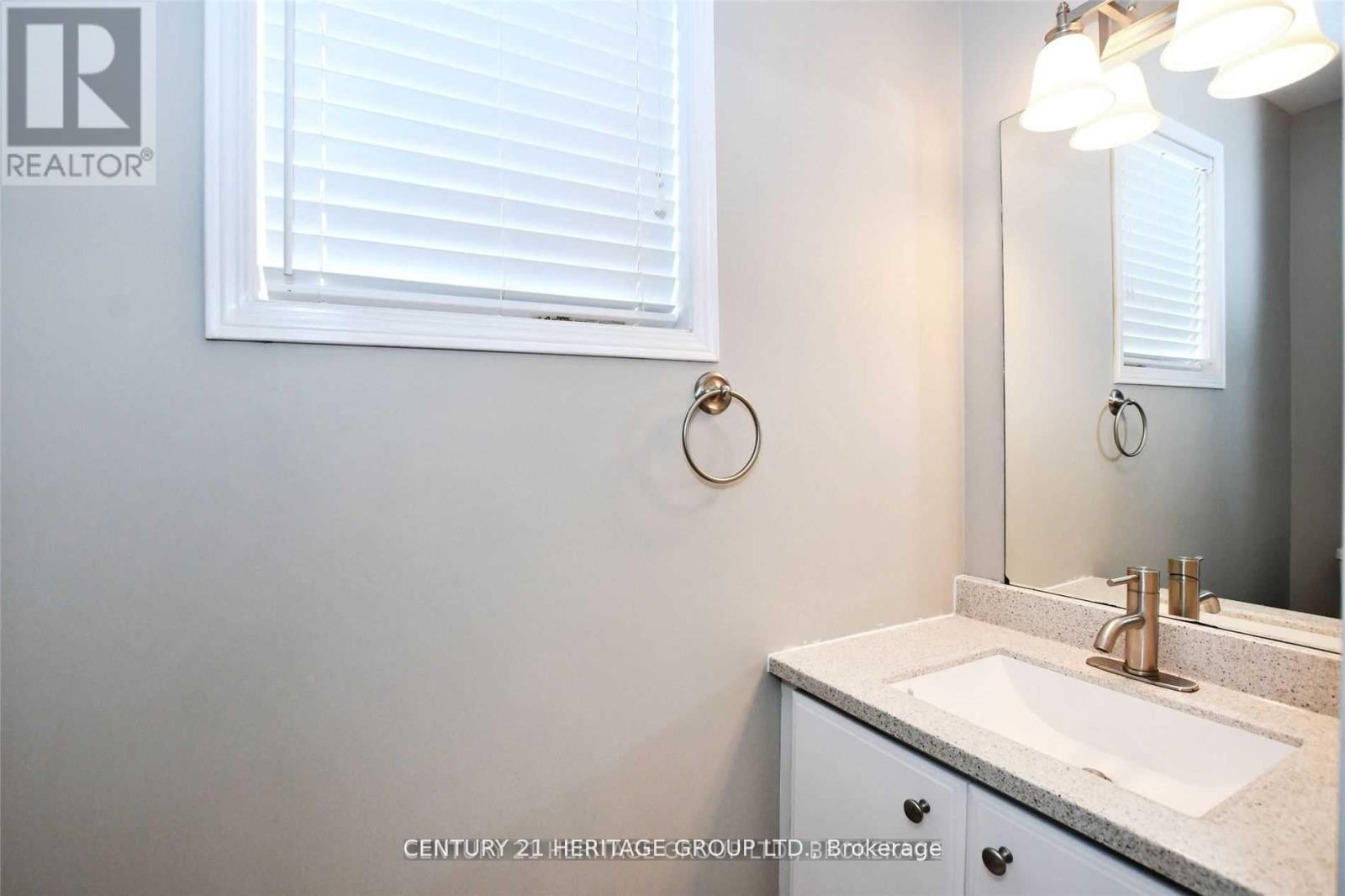 Single Family House for Sale in  FERNDALE DRIVE N Barrie (Northwest) 