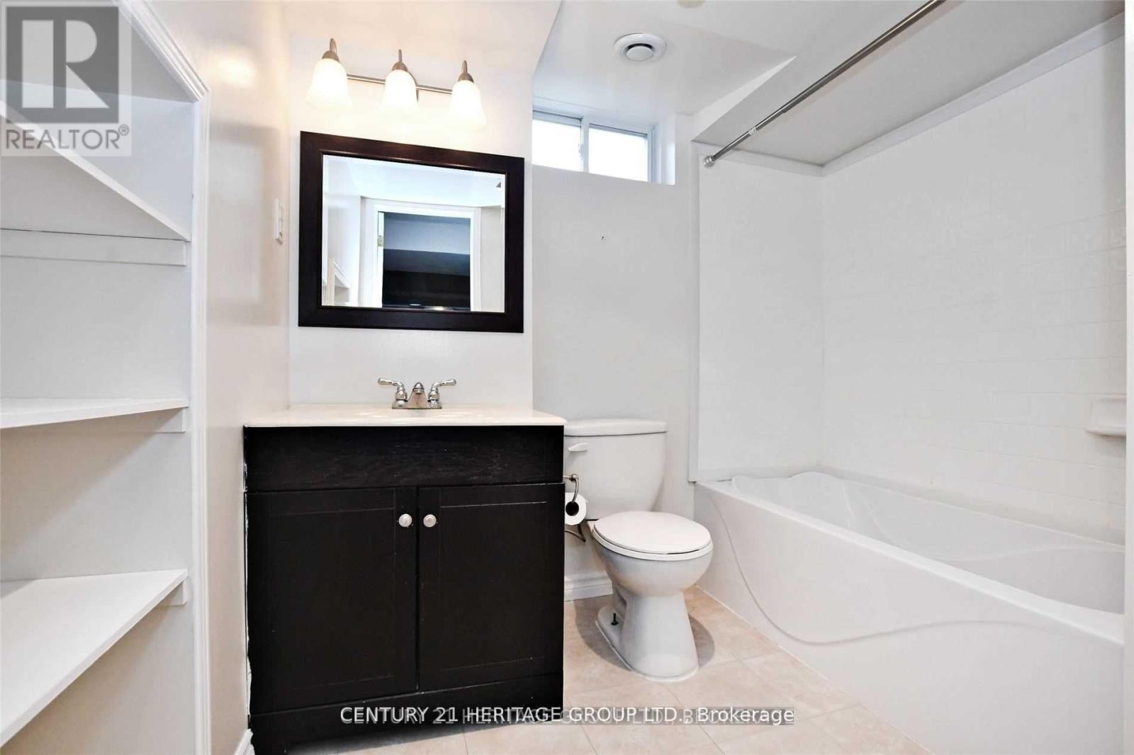 Single Family House for Sale in  FERNDALE DRIVE N Barrie (Northwest) 