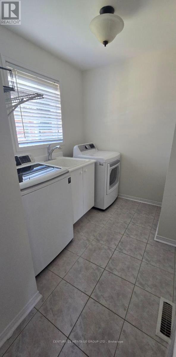 Single Family House for Sale in  FERNDALE DRIVE N Barrie (Northwest) 