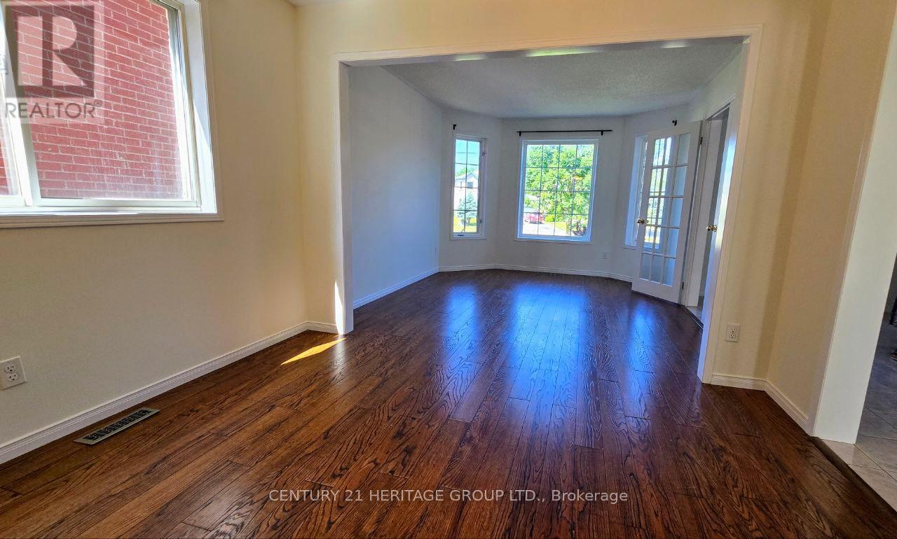 Single Family House for Sale in  FERNDALE DRIVE N Barrie (Northwest) 