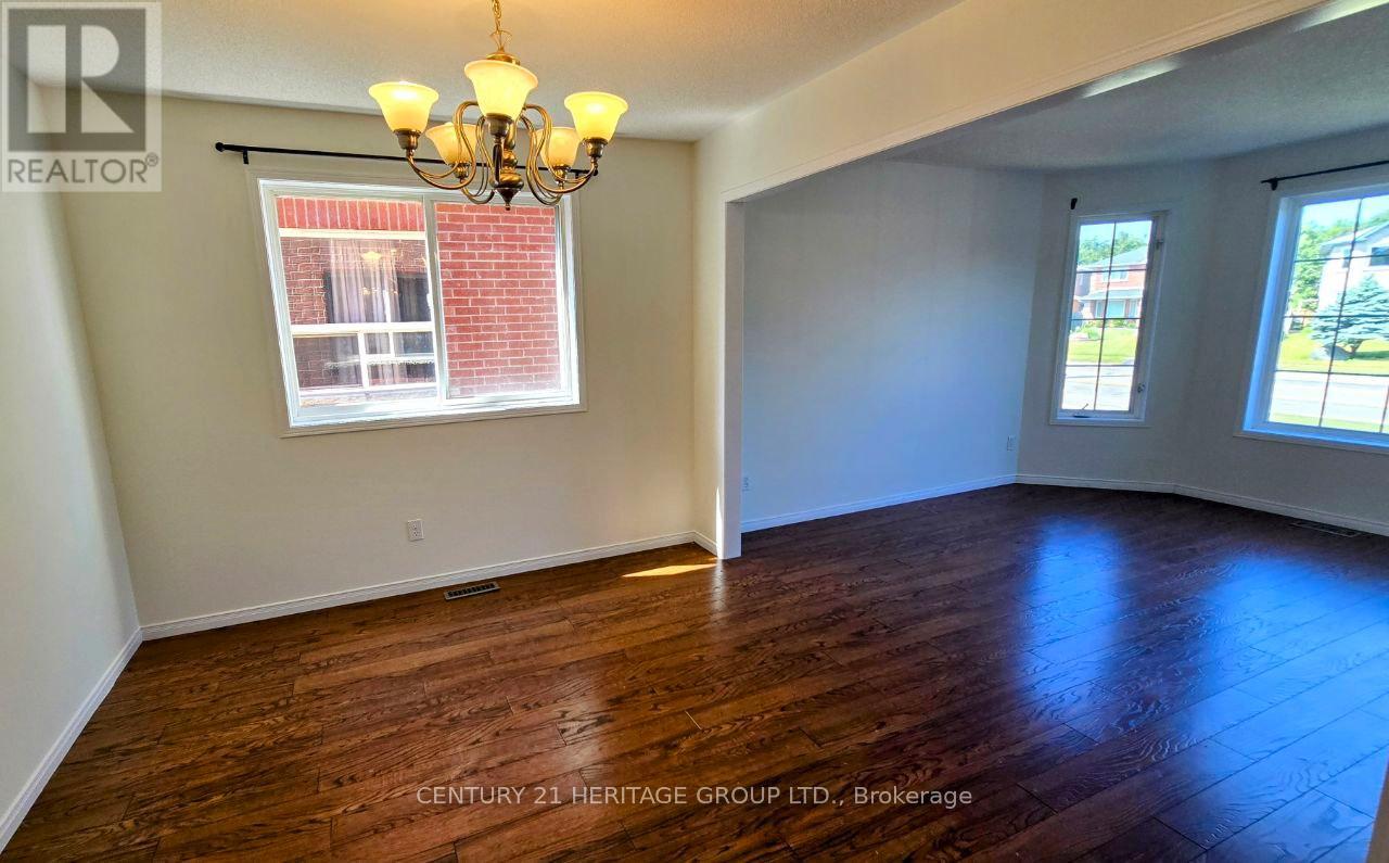 Single Family House for Sale in  FERNDALE DRIVE N Barrie (Northwest) 