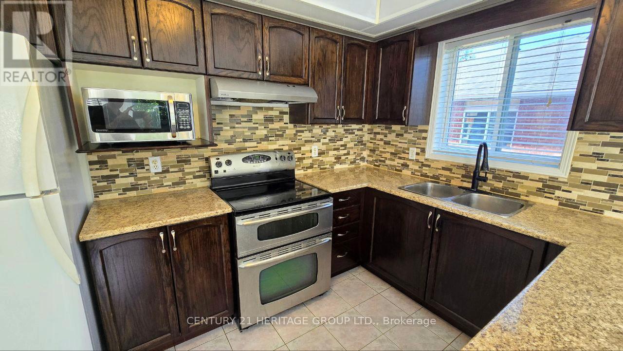 Single Family House for Sale in  FERNDALE DRIVE N Barrie (Northwest) 