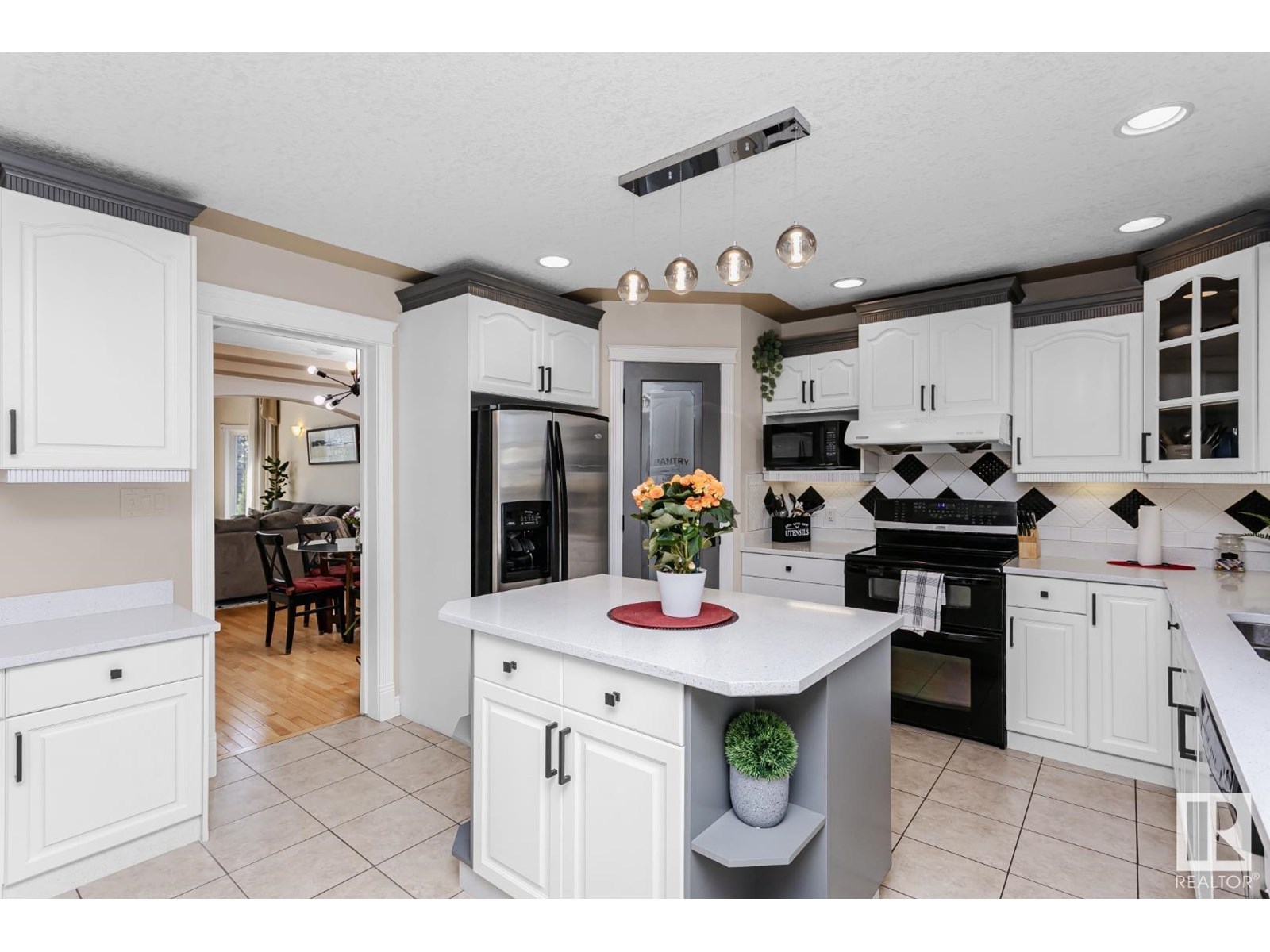 Photo 9 of 6736 11 Av Sw, Edmonton AB