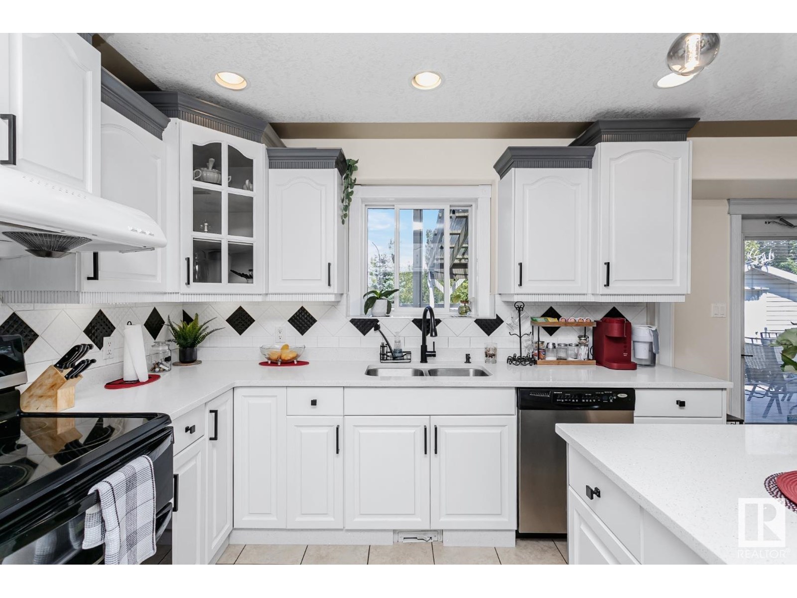 Photo 11 of 6736 11 Av Sw, Edmonton AB
