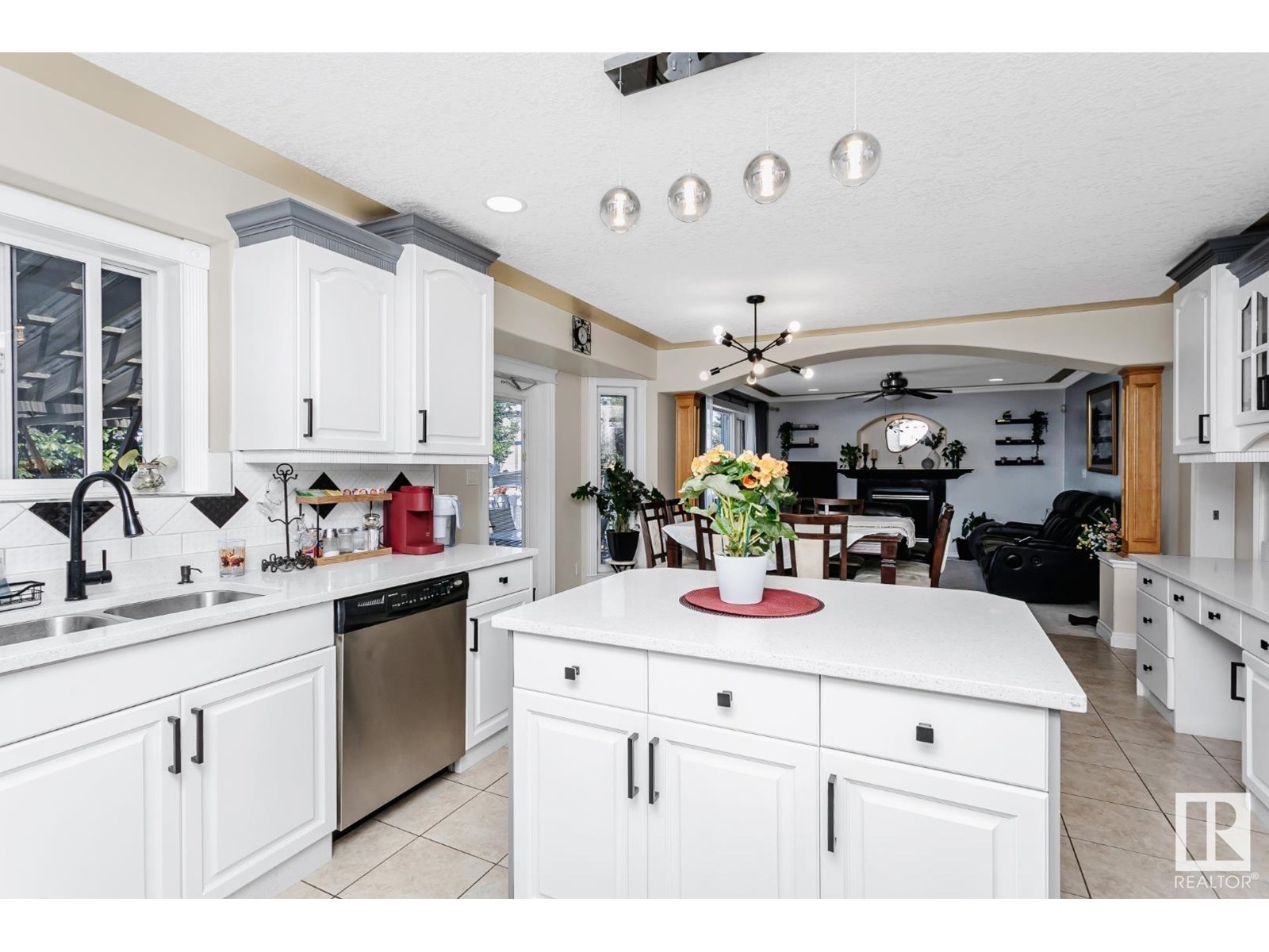 Photo 12 of 6736 11 Av Sw, Edmonton AB