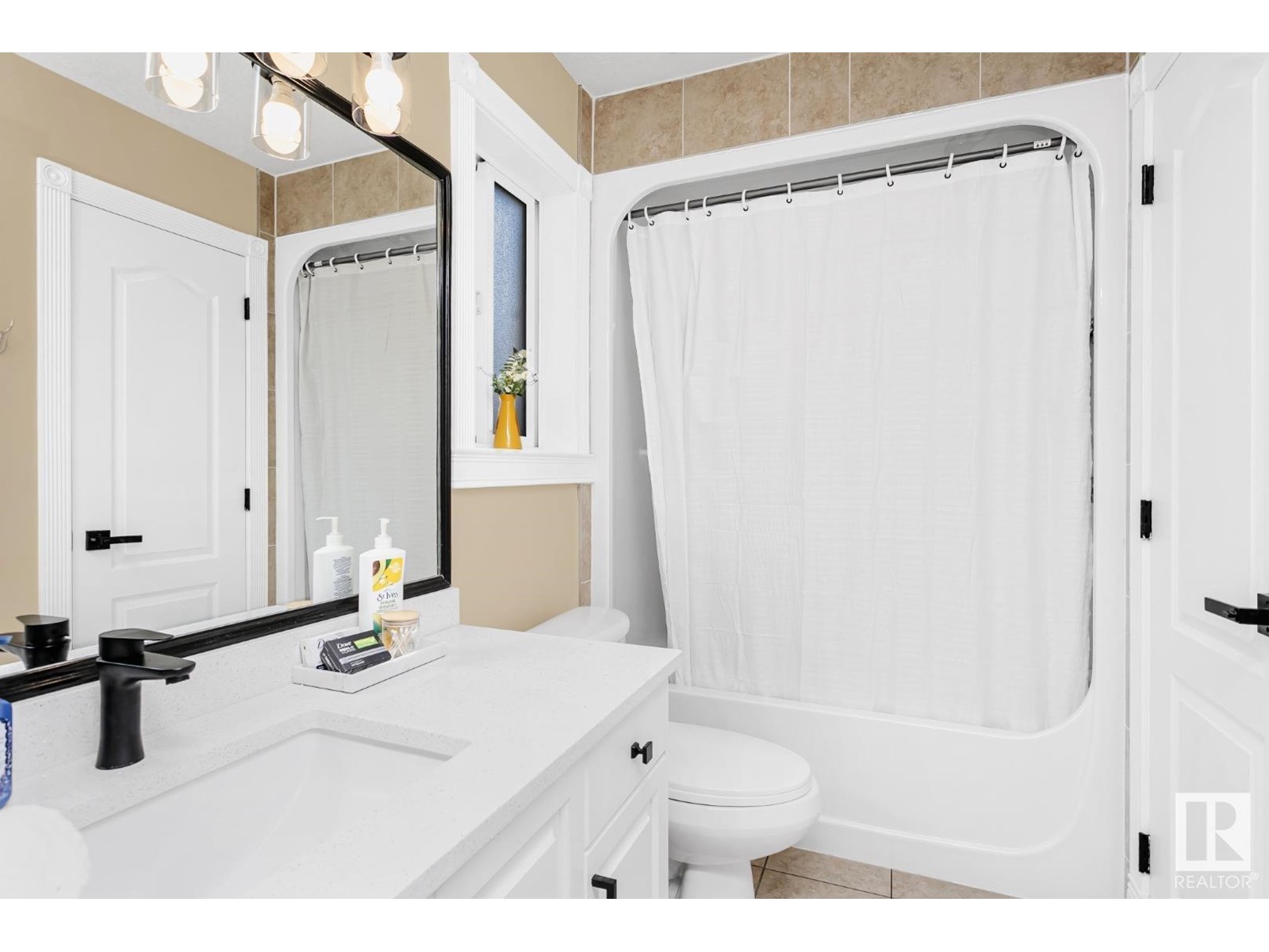 Photo 18 of 6736 11 Av Sw, Edmonton AB