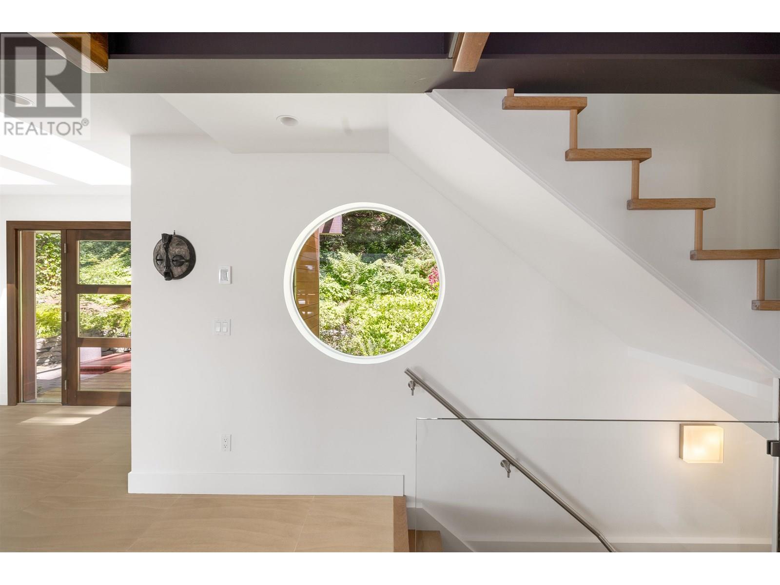 170 SUNSET DRIVE, Lions Bay