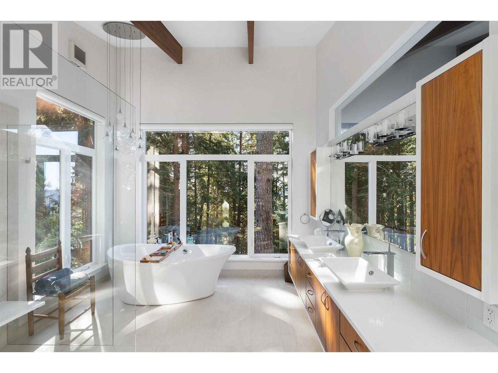 170 SUNSET DRIVE, Lions Bay
