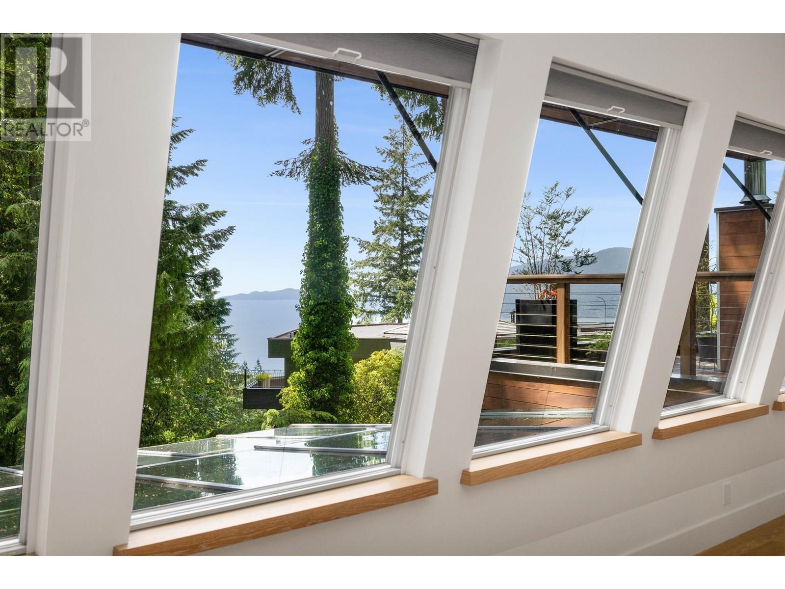 170 SUNSET DRIVE, Lions Bay