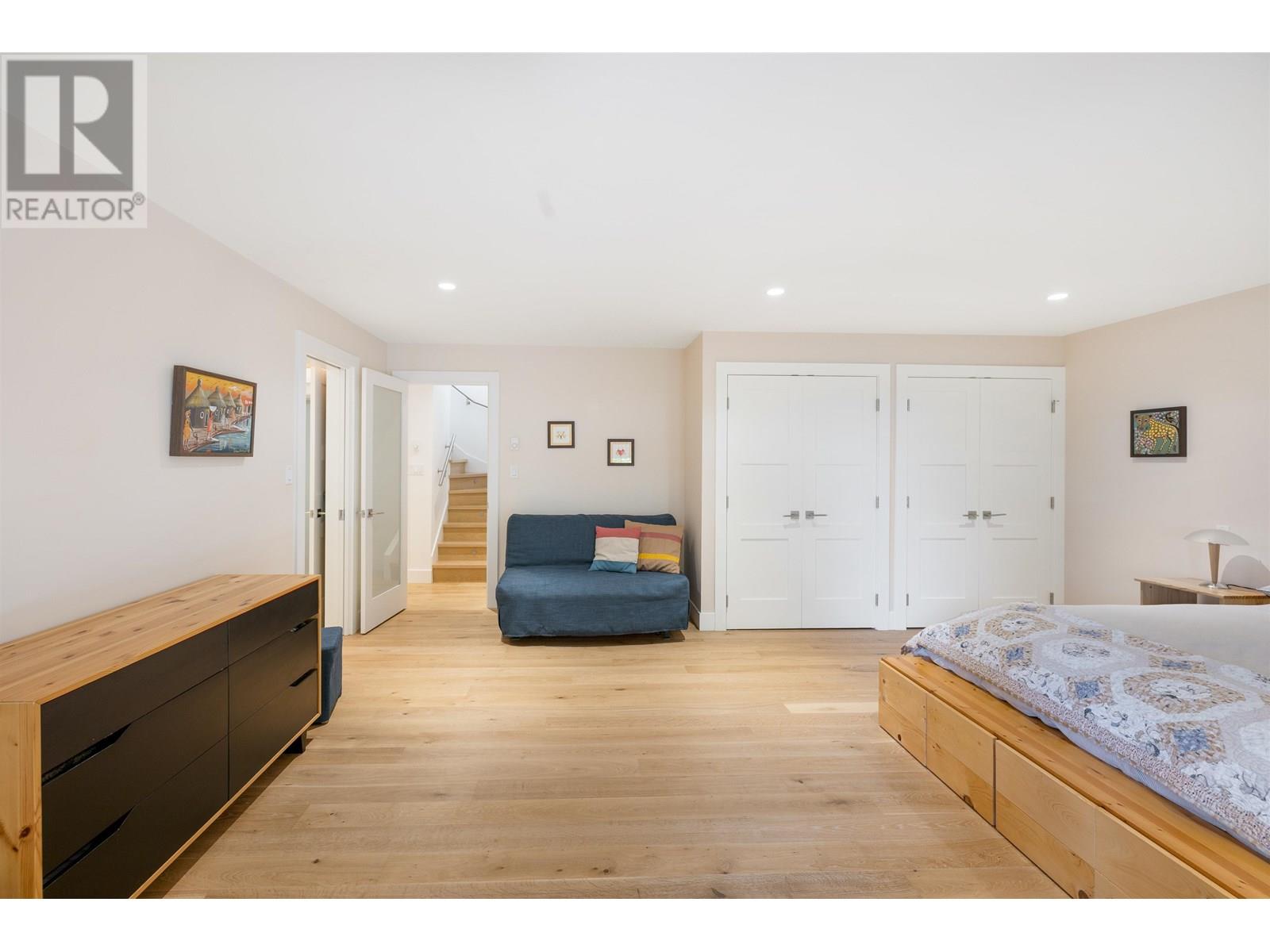 170 SUNSET DRIVE, Lions Bay