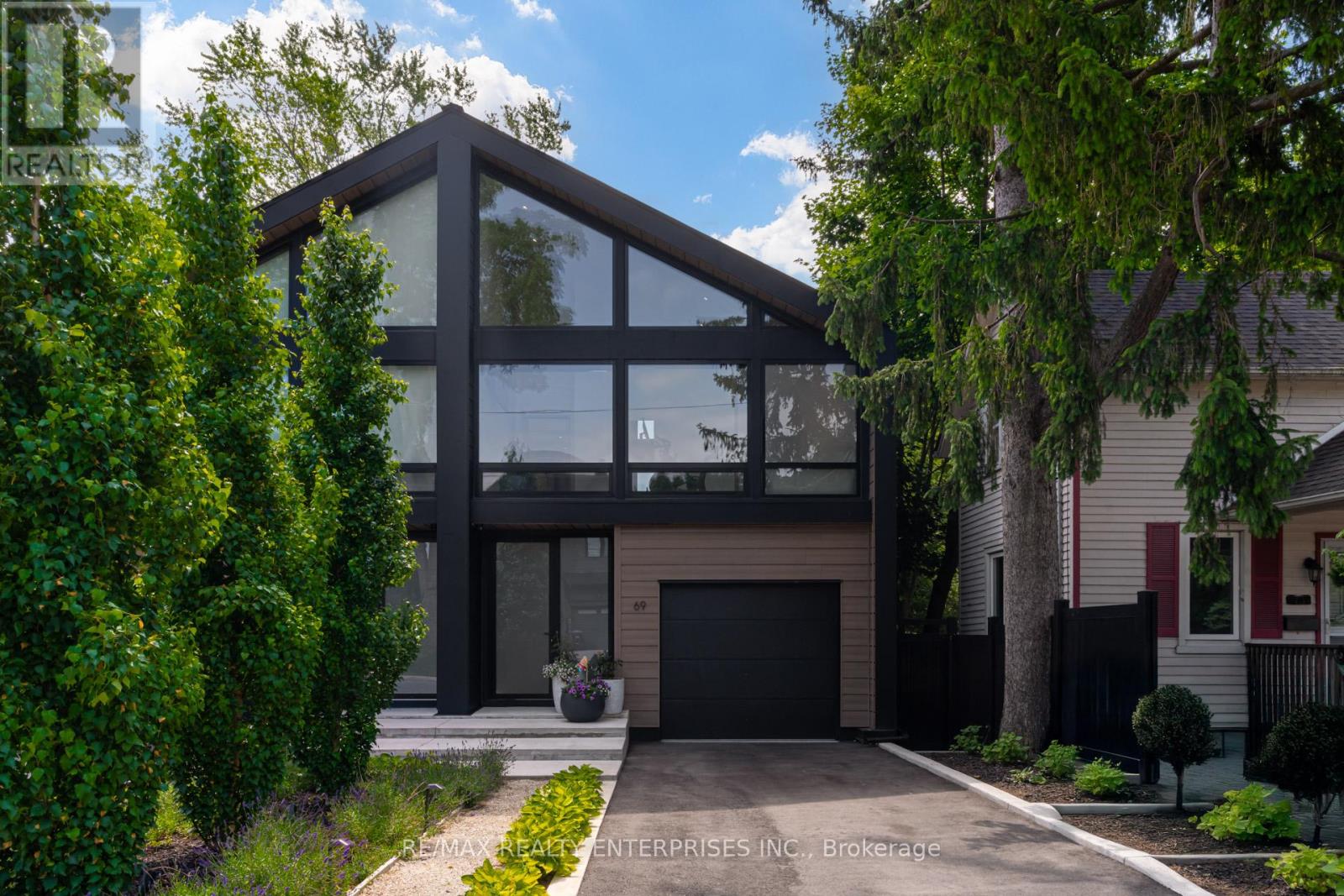 Photo 10 of 69 Park Street W, Mississauga ON