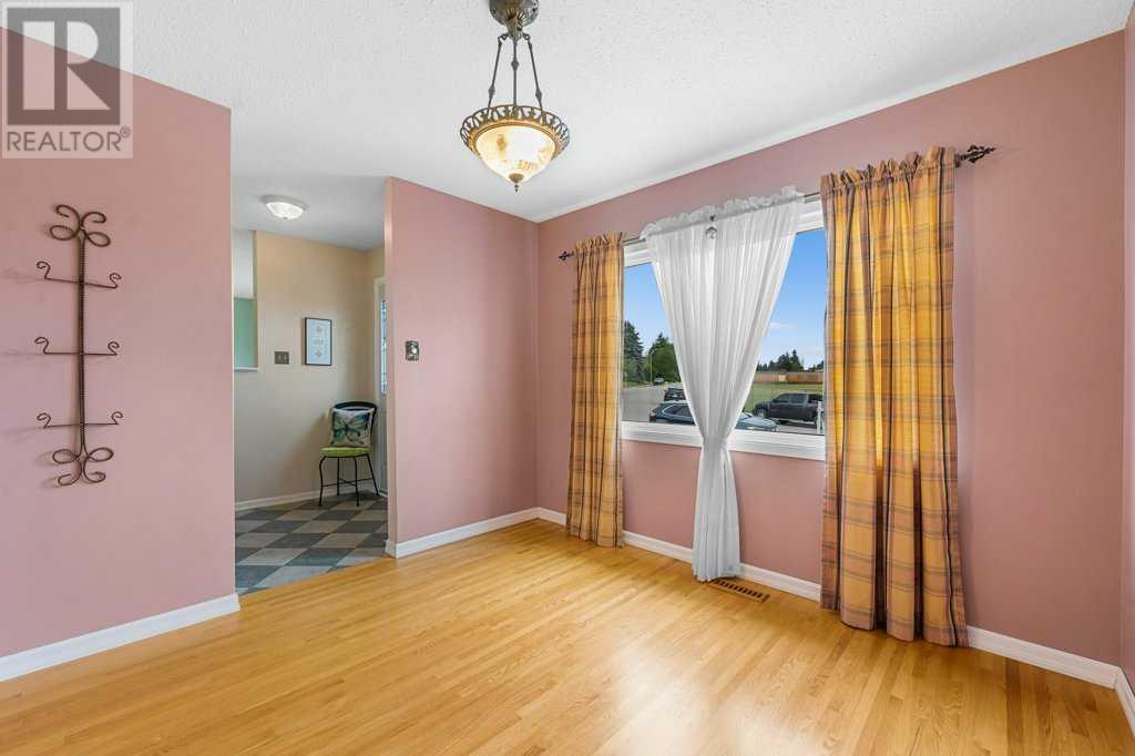 Single Family House Bungalow for Sale in  Grafton Drive SW Glamorgan Calgary 
