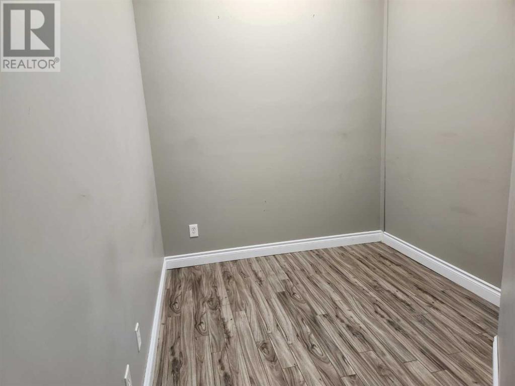 Photo 4 of 116 4402 52 Avenue, Lloydminster AB