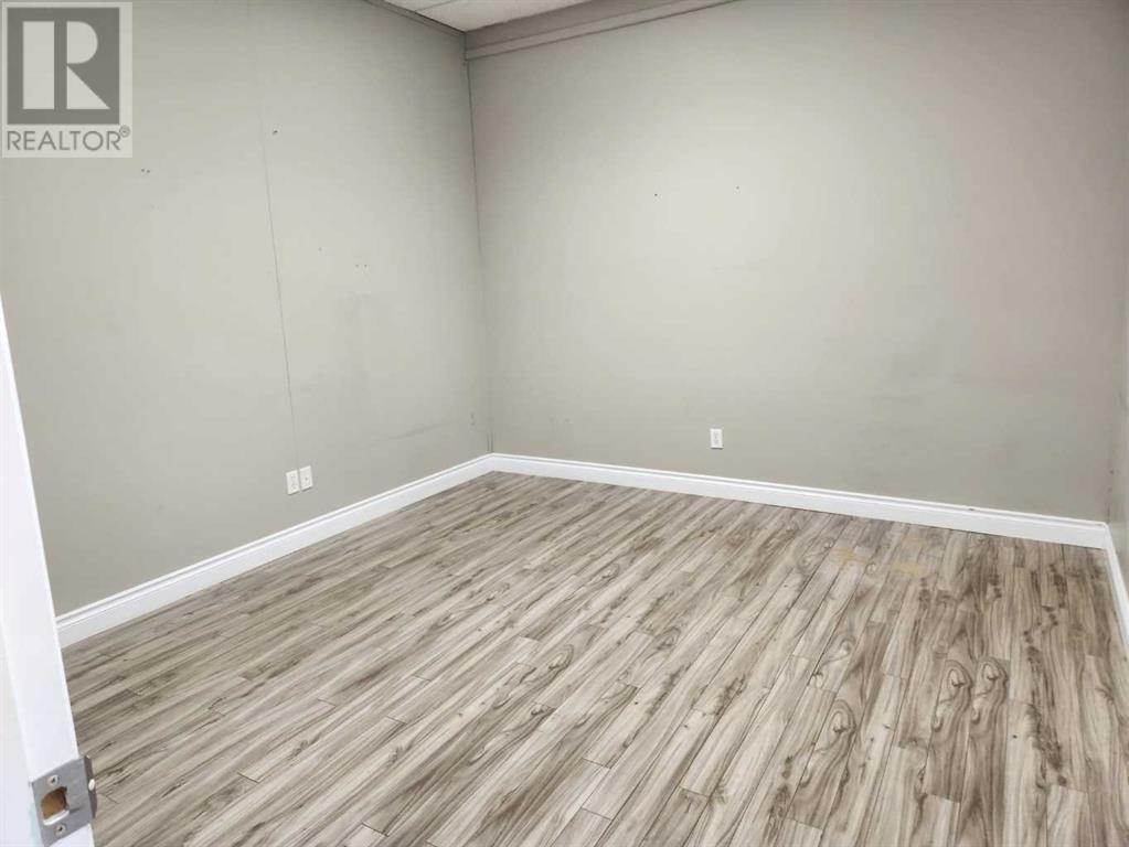 Photo 8 of 116 4402 52 Avenue, Lloydminster AB