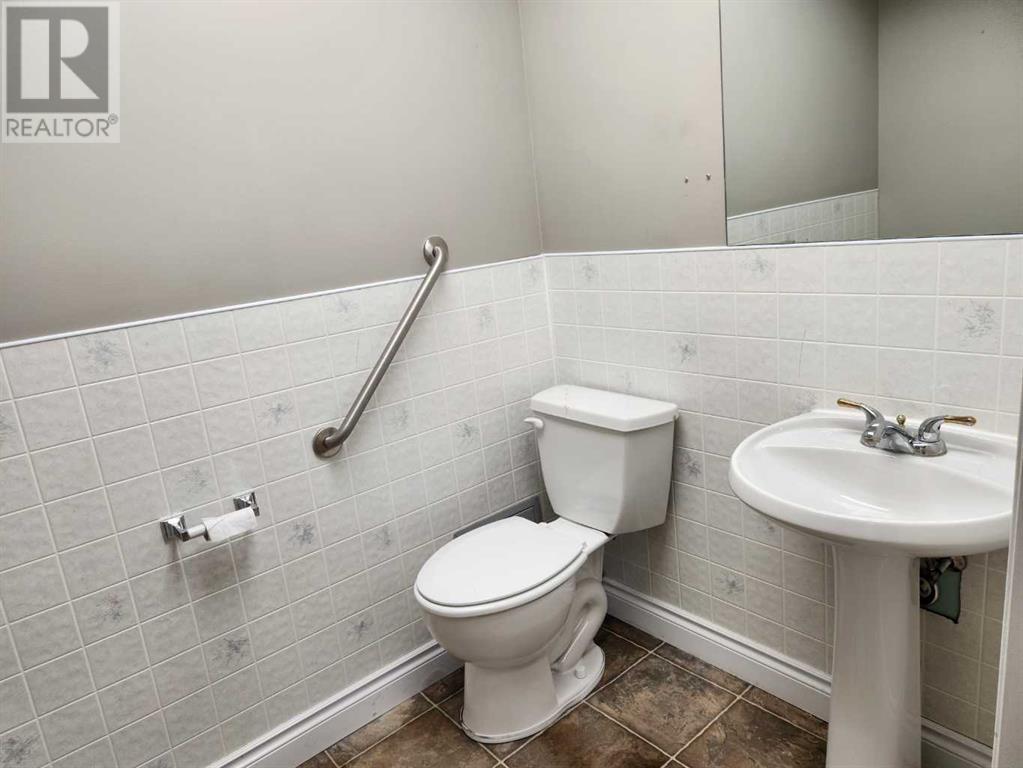 Photo 9 of 116 4402 52 Avenue, Lloydminster AB