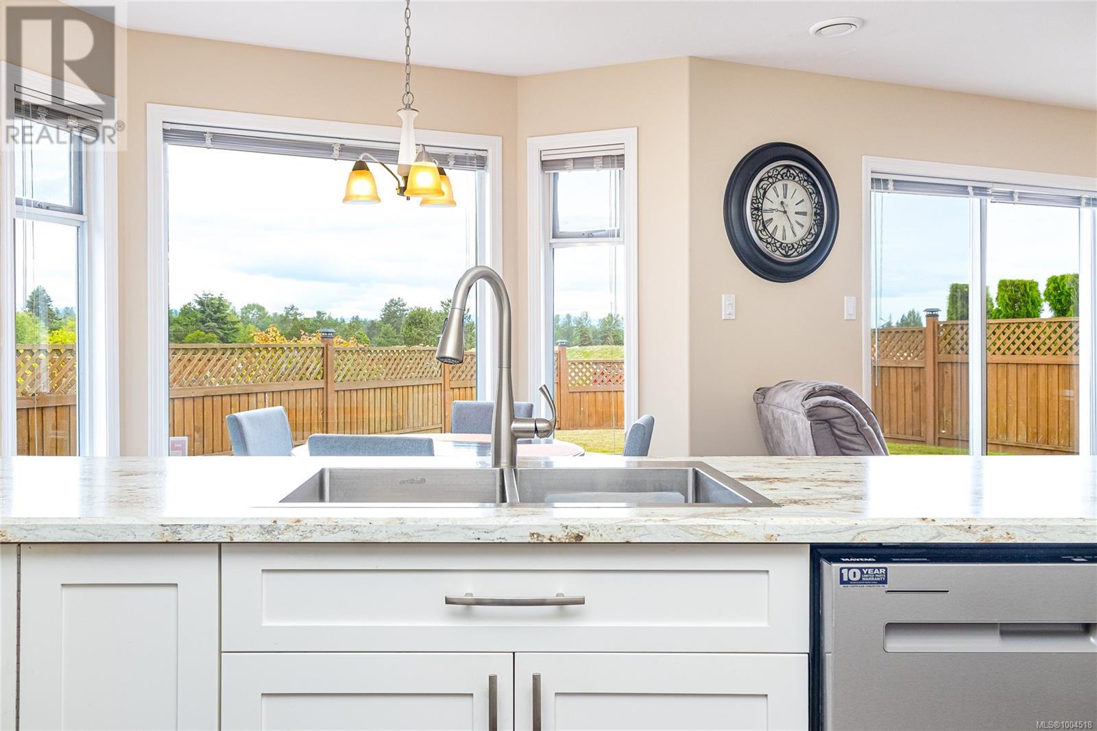 Photo 4 of 639 Eagle Tree Close, Parksville BC
