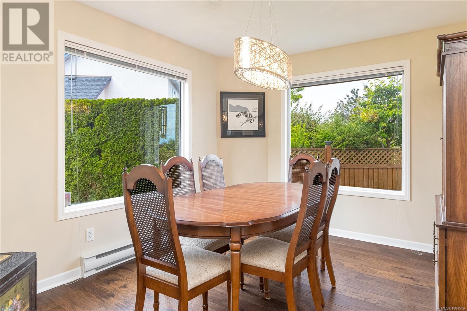 Photo 9 of 639 Eagle Tree Close, Parksville BC
