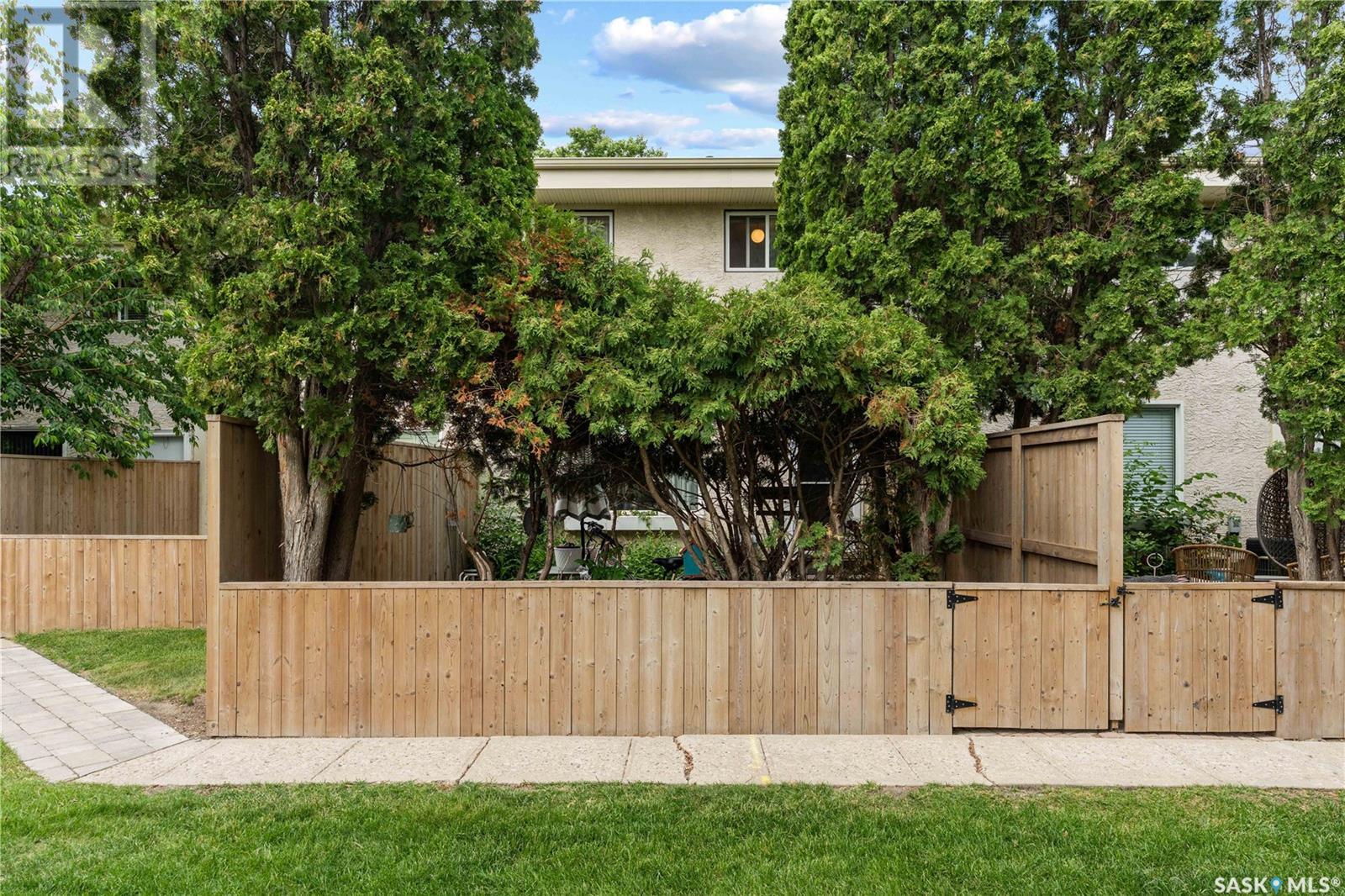 Single Family House 2 Level for Sale in  Ryan ROAD Regina 