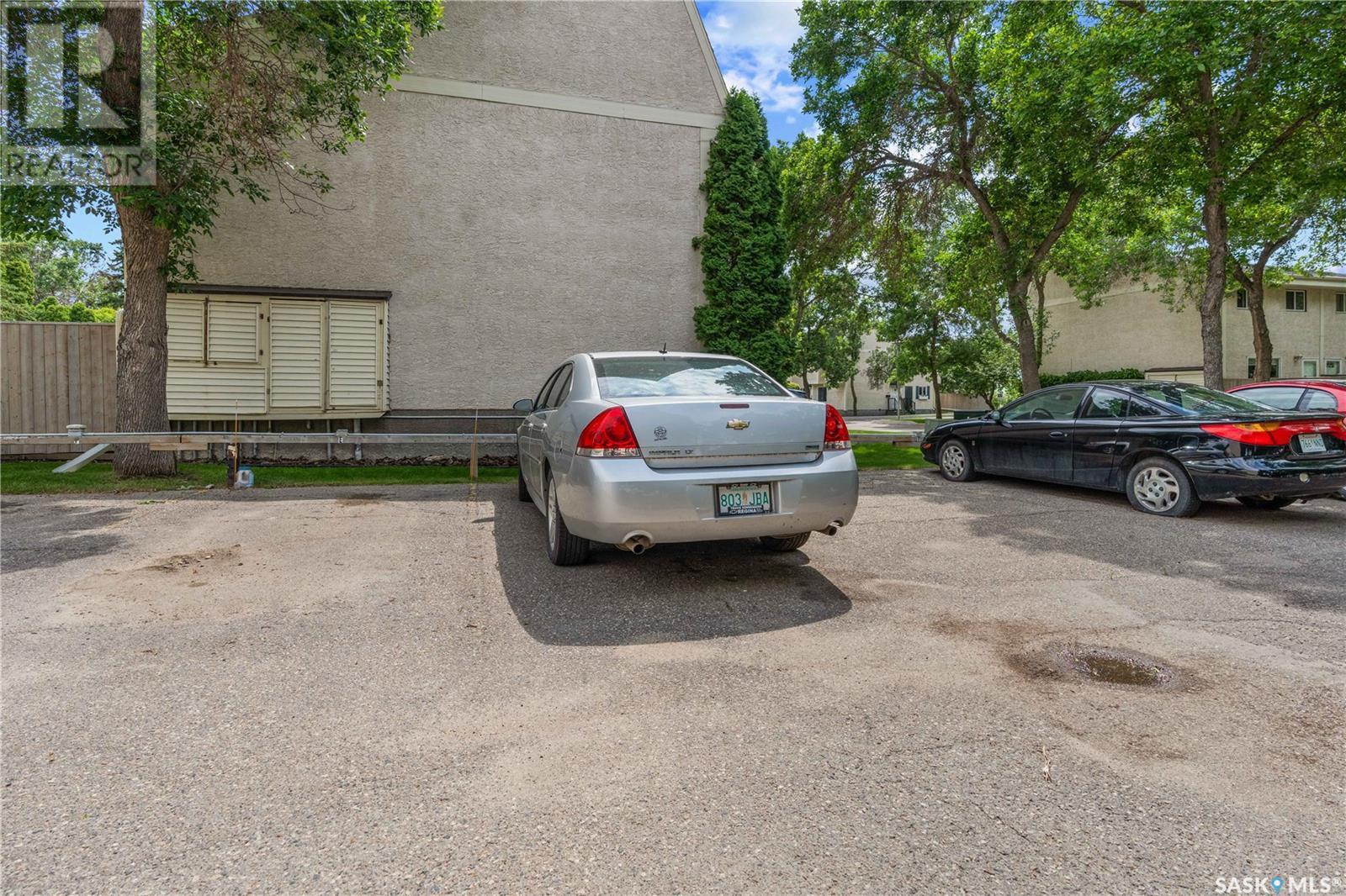 Single Family House 2 Level for Sale in  Ryan ROAD Regina 