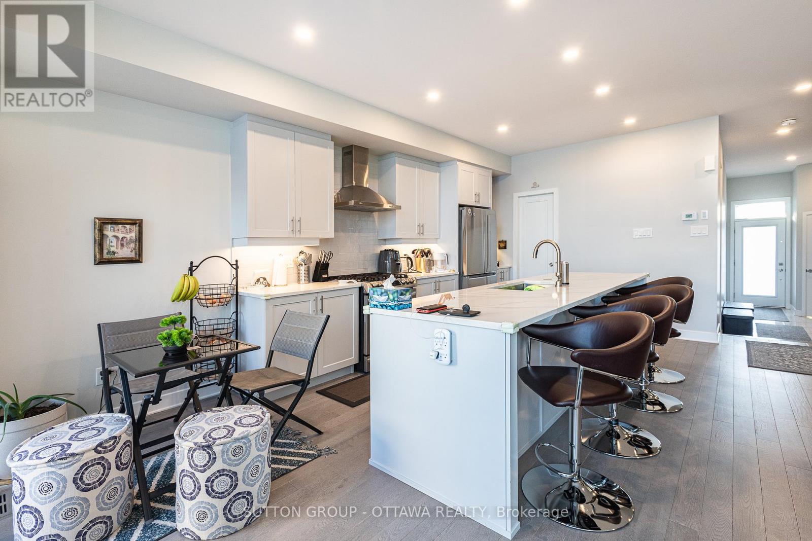 Photo 3 of 214 Big Dipper Street, Ottawa ON