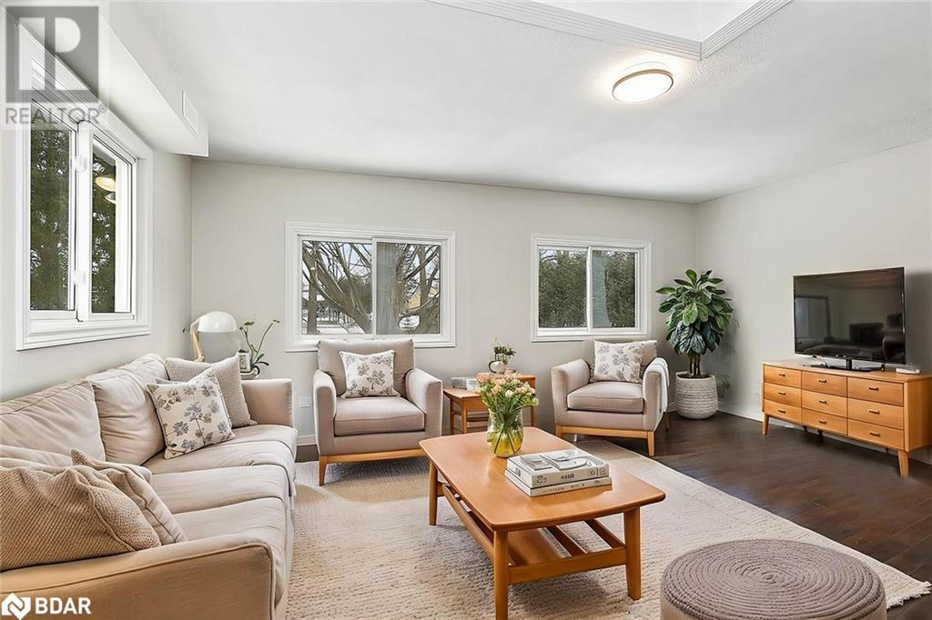Photo 10 of 152 Owen Street, Barrie ON