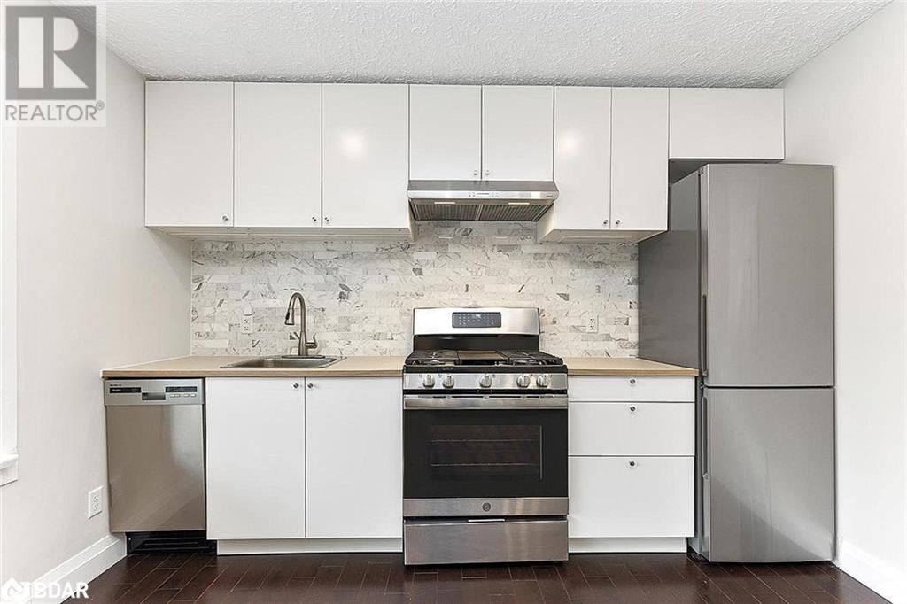 Photo 4 of 152 Owen Street, Barrie ON
