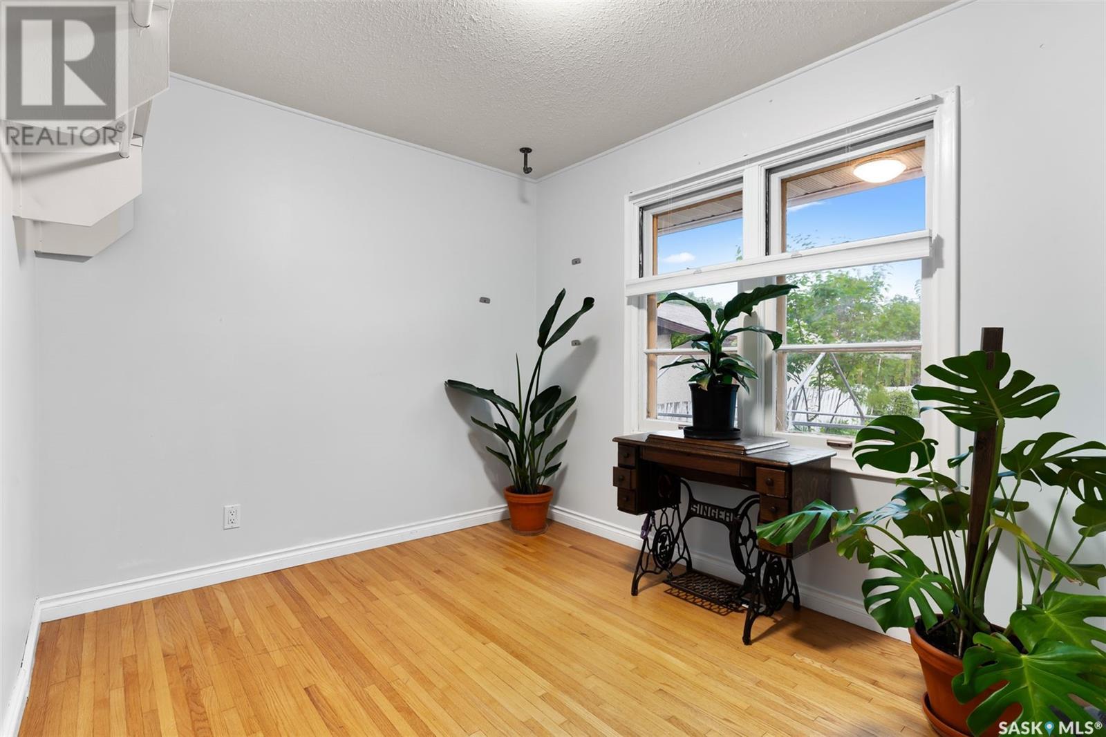 Photo 14 of 623 Broadway Avenue E, Regina SK