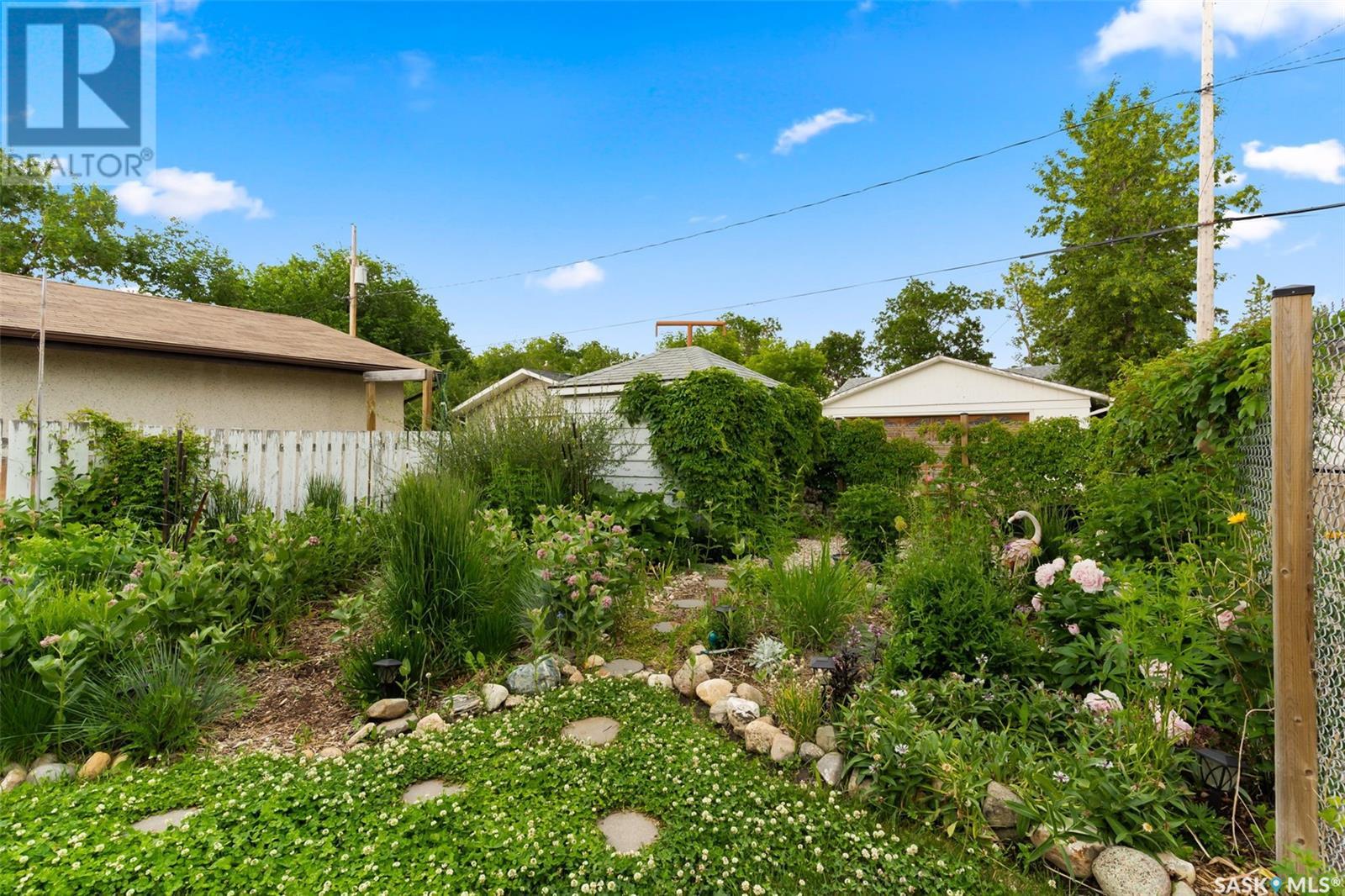 Photo 31 of 623 Broadway Avenue E, Regina SK