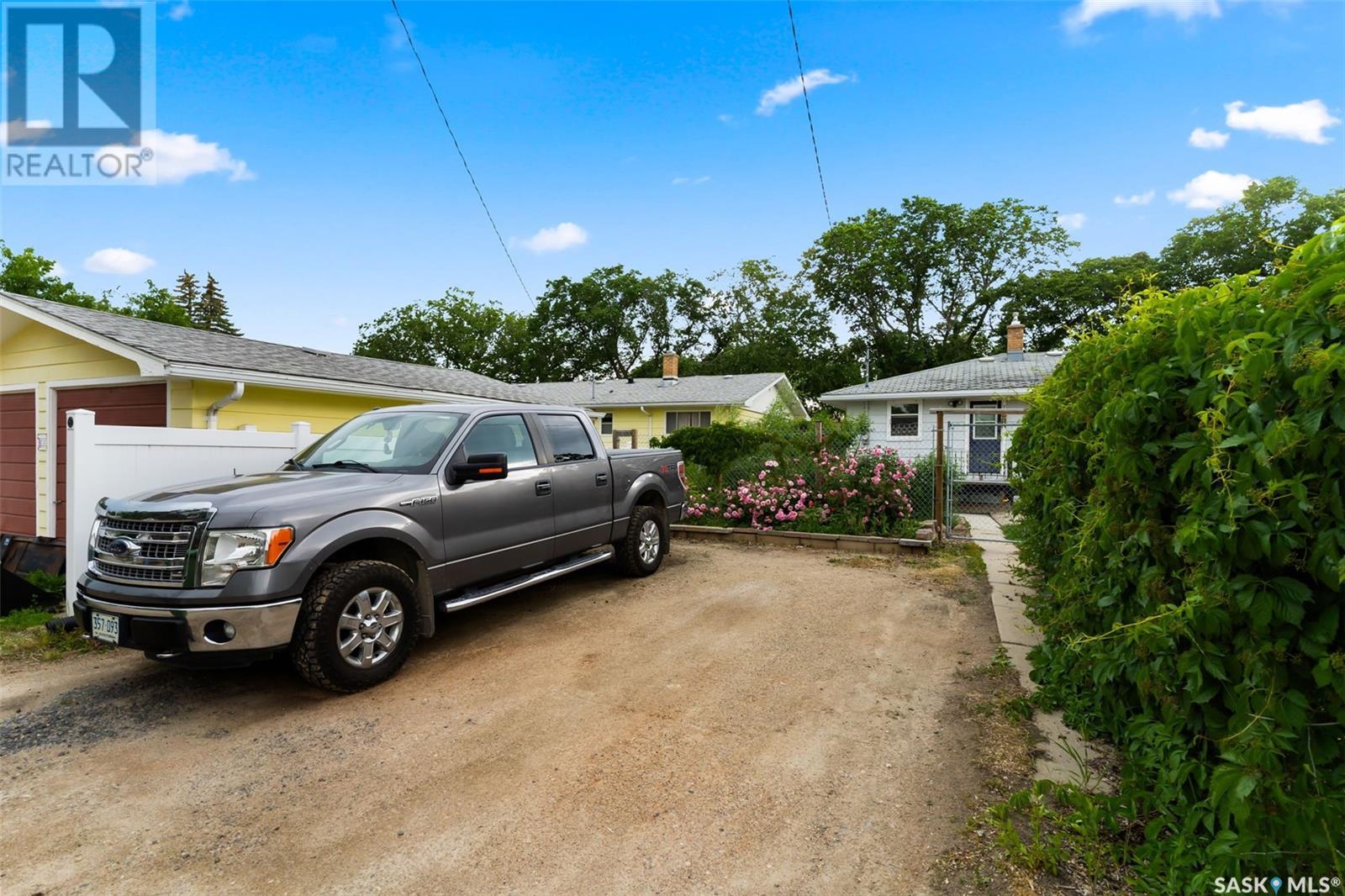 Photo 34 of 623 Broadway Avenue E, Regina SK
