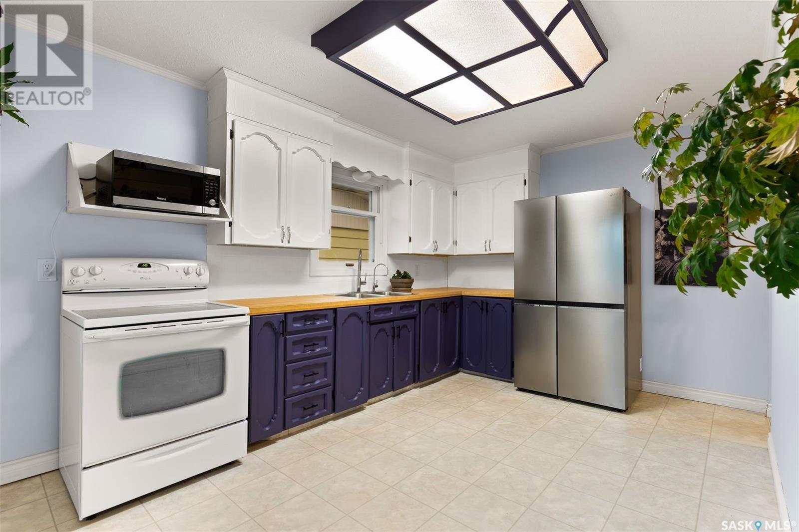 Photo 6 of 623 Broadway Avenue E, Regina SK
