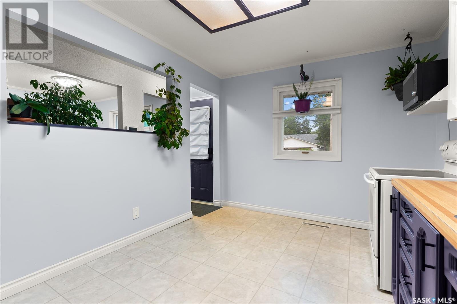 Photo 9 of 623 Broadway Avenue E, Regina SK