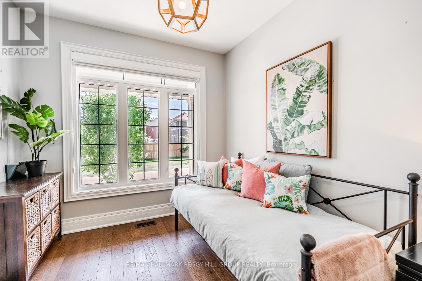 Photo 14 of 23 Curtis Way, Springwater ON