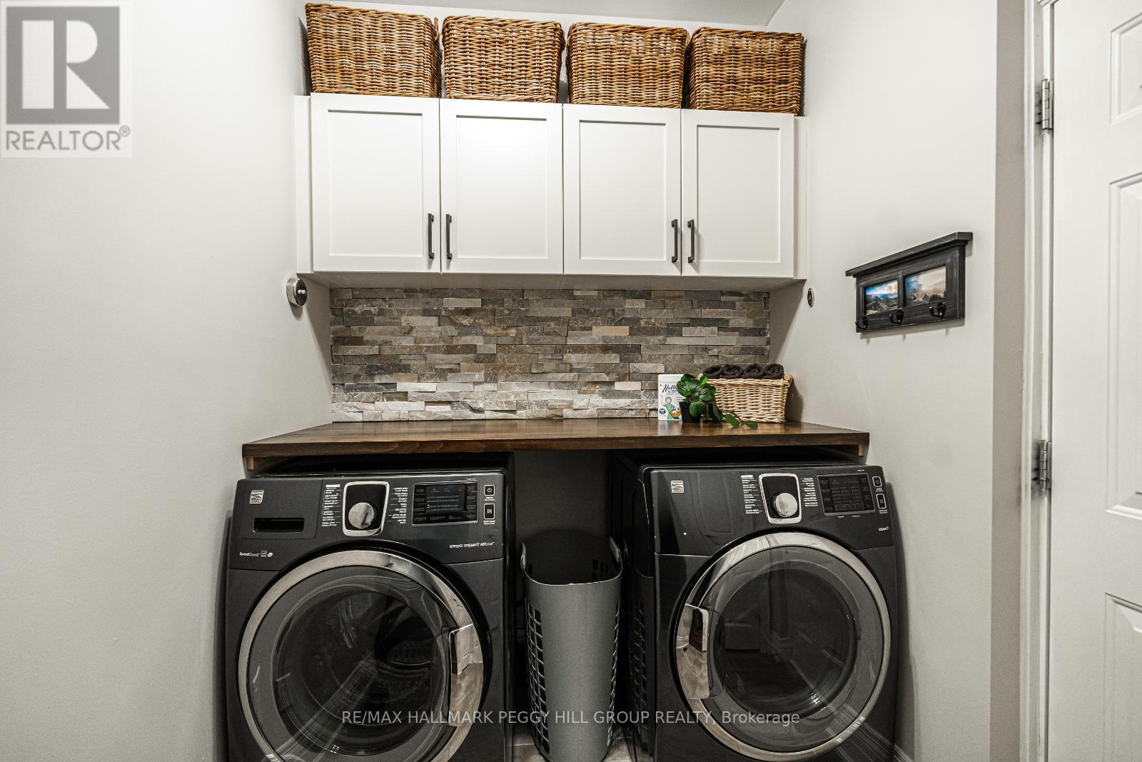 Photo 22 of 23 Curtis Way, Springwater ON