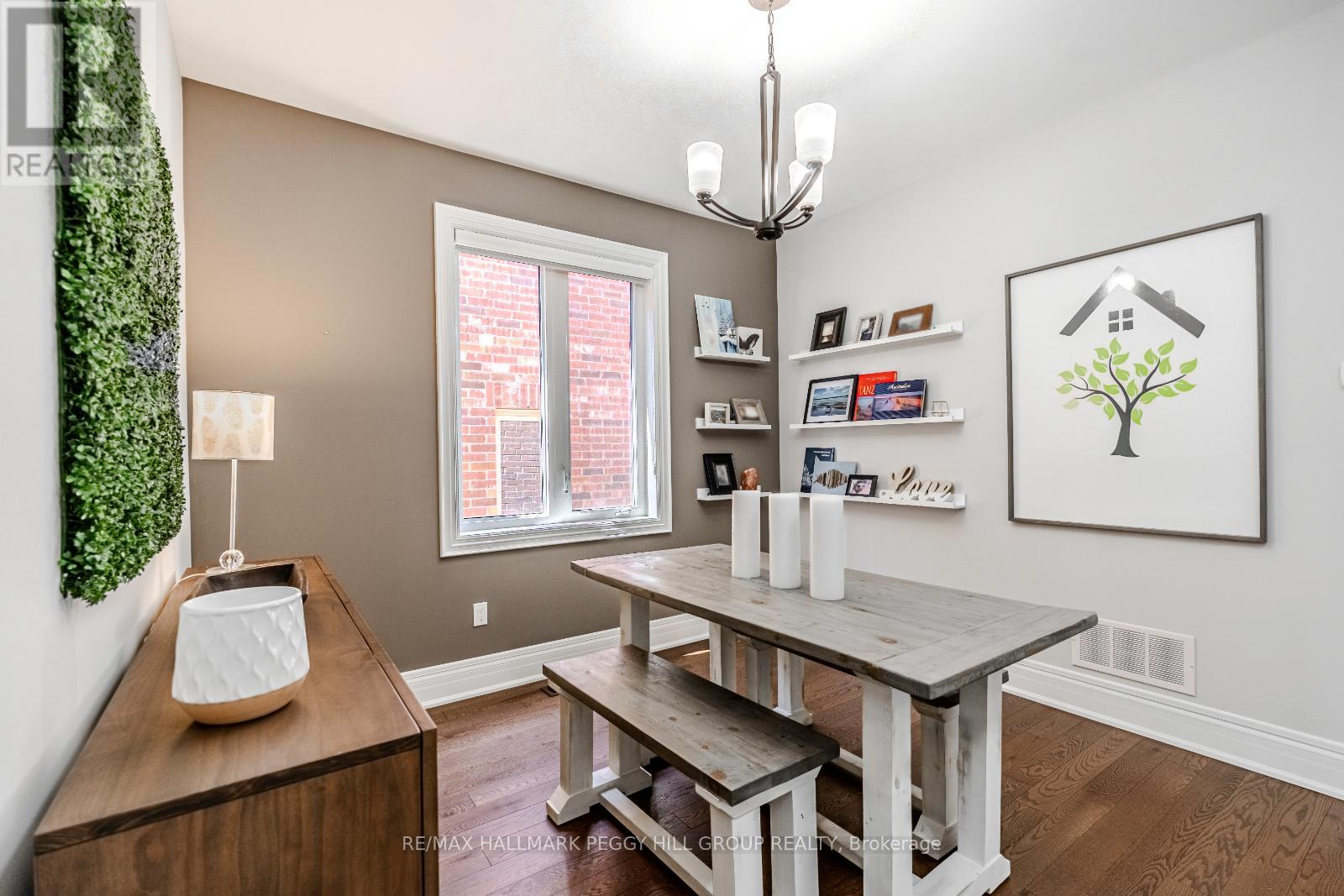 Photo 21 of 23 Curtis Way, Springwater ON