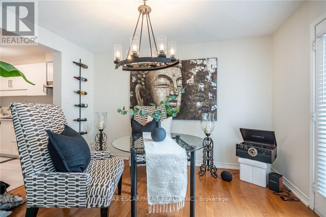 Photo 12 of 24 100 Vineberg Drive, Hamilton ON