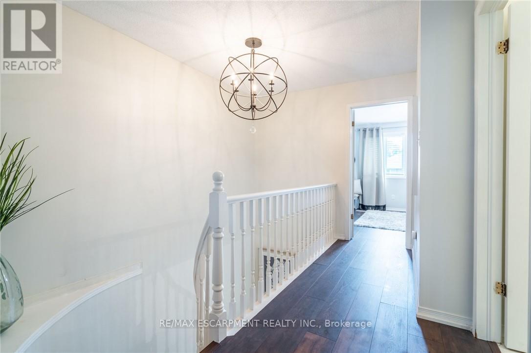 Photo 15 of 24 100 Vineberg Drive, Hamilton ON