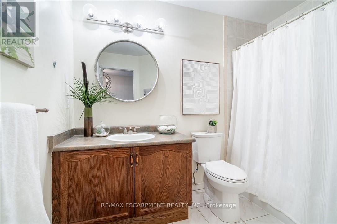 Photo 20 of 24 100 Vineberg Drive, Hamilton ON