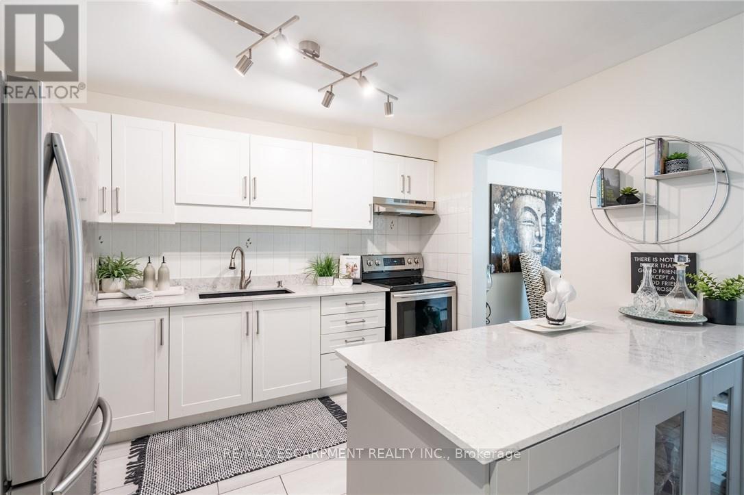 Photo 7 of 24 100 Vineberg Drive, Hamilton ON