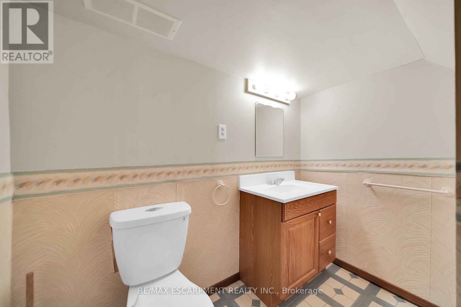Photo 12 of 150 Victoria Street, Norfolk ON