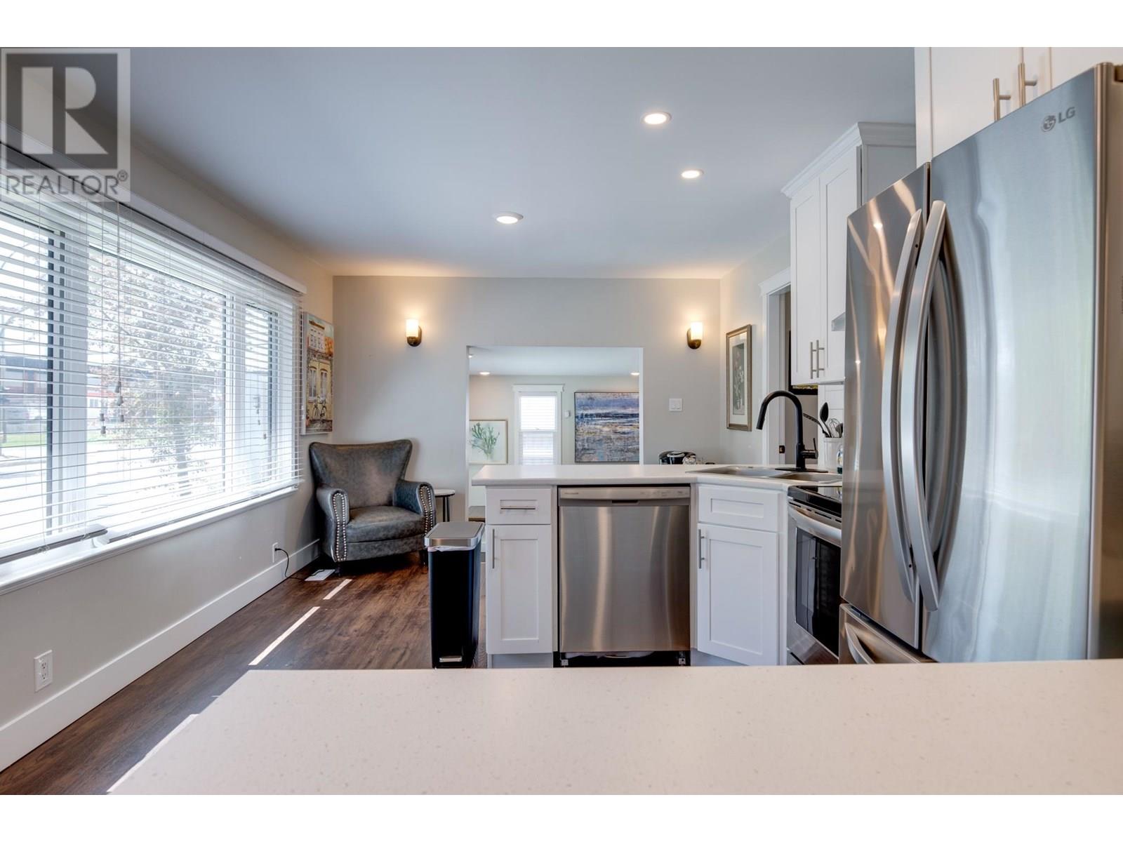 Photo 5 of 966 20th Avenue, Prince George BC