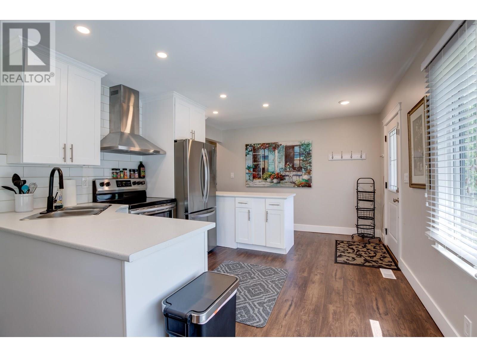 Photo 8 of 966 20th Avenue, Prince George BC