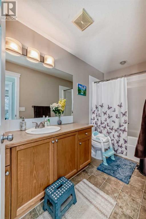 Single Family House for Sale in  Pinecliff Grove NE Pineridge Calgary 