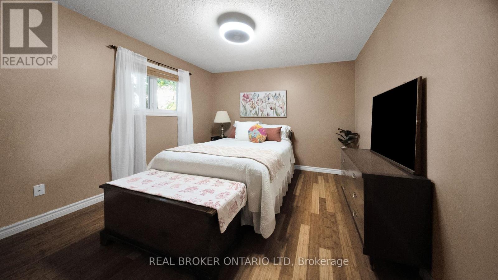 Photo 28 of 427 Olde Village Lane, Shelburne ON
