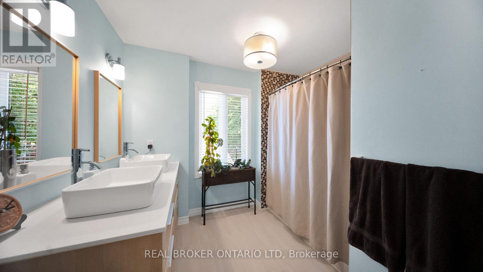 Photo 32 of 427 Olde Village Lane, Shelburne ON