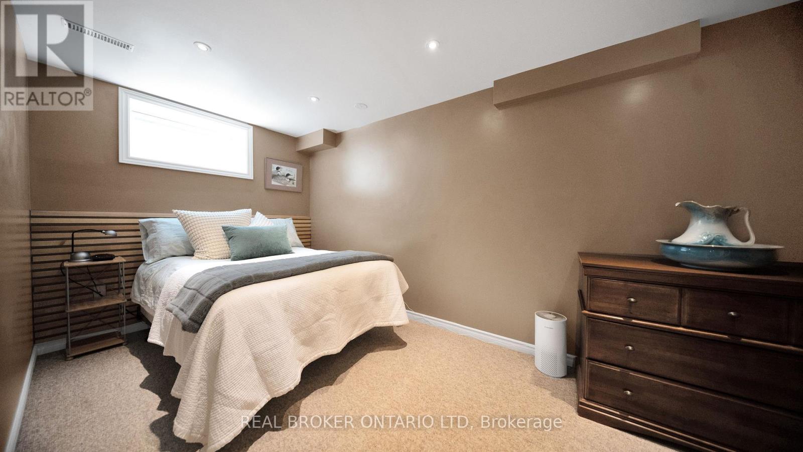Photo 34 of 427 Olde Village Lane, Shelburne ON