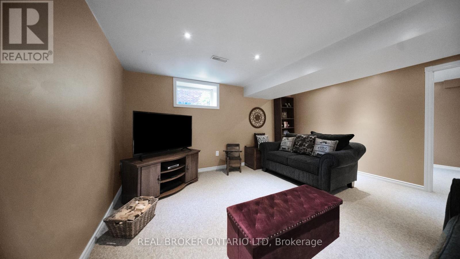 Photo 38 of 427 Olde Village Lane, Shelburne ON