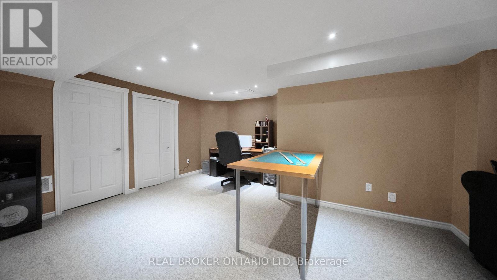 Photo 42 of 427 Olde Village Lane, Shelburne ON