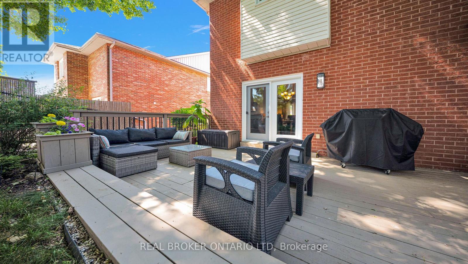Photo 43 of 427 Olde Village Lane, Shelburne ON