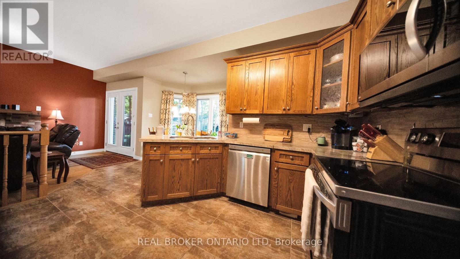 Photo 7 of 427 Olde Village Lane, Shelburne ON