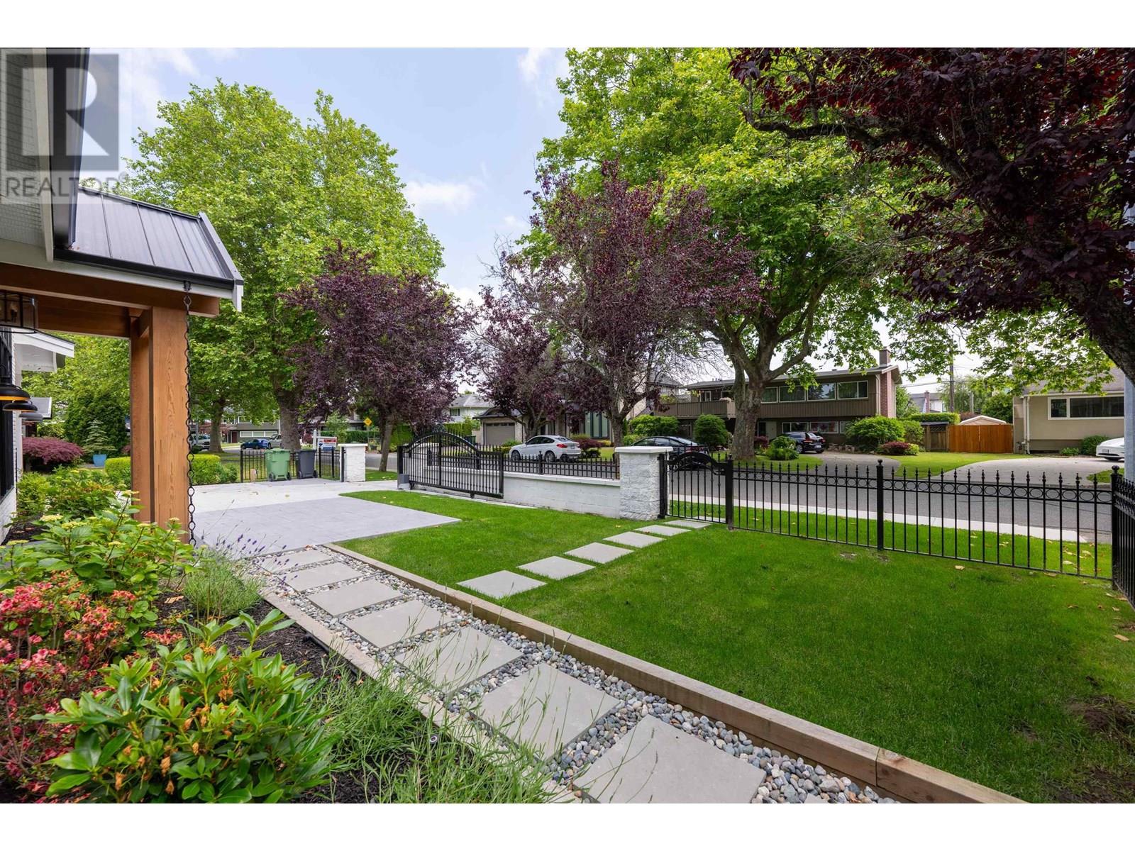 Photo 3 of 8531 Fairfax Crescent, Richmond BC